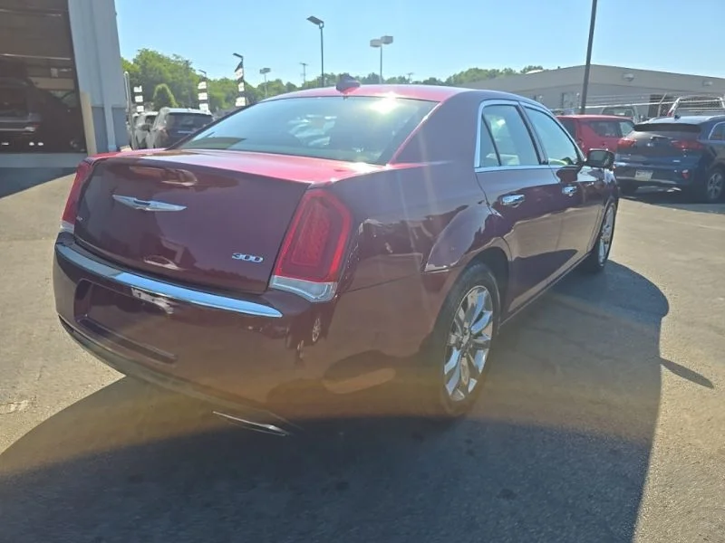 Used 2018 Red Chrysler Limited image 8