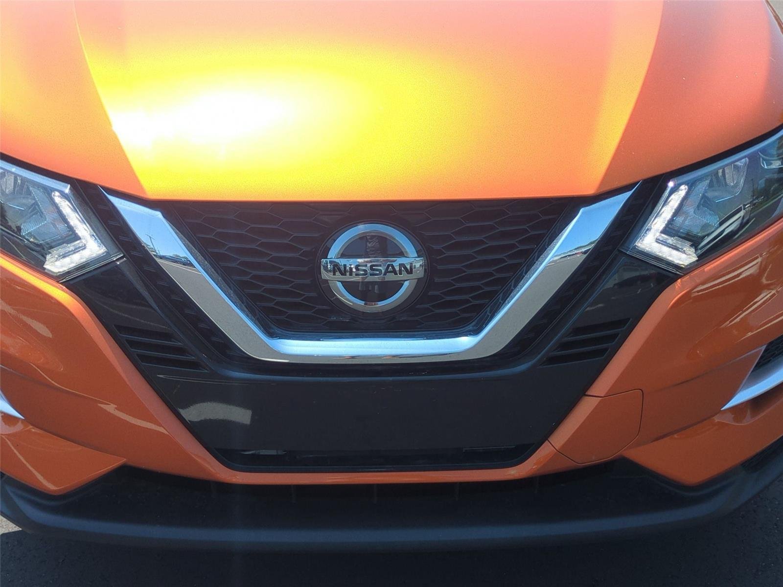 Used 2021 Monarch Orange Metallic Nissan SL image 14