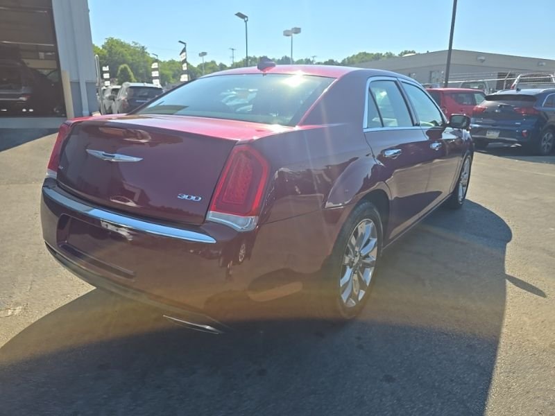 Used 2018 Red Chrysler Limited image 8