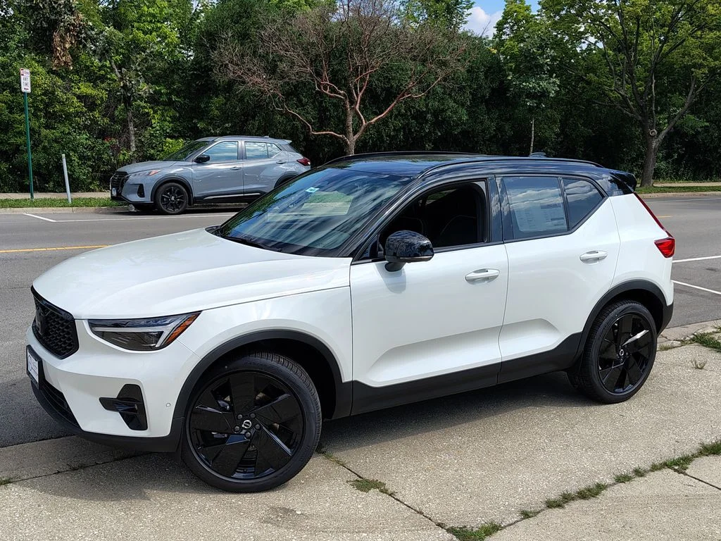 New 2026 Crystal White Volvo Ultra image 3