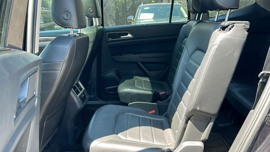 Used 2018 Black Volkswagen SEL Premium image 19