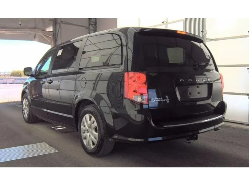 Used 2017 Black Onyx Crystal Pearlcoat Dodge SE image 3