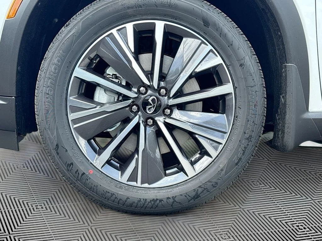 New 2027 RADIANT WHITE INFINITI Luxe FWD image 34