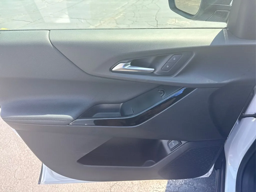 Used 2026 Summit White Chevrolet LT image 17