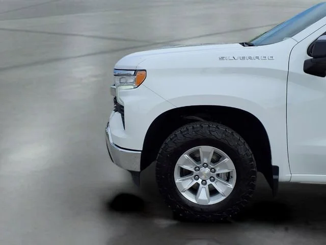 Used 2024 Summit White Chevrolet LT image 19