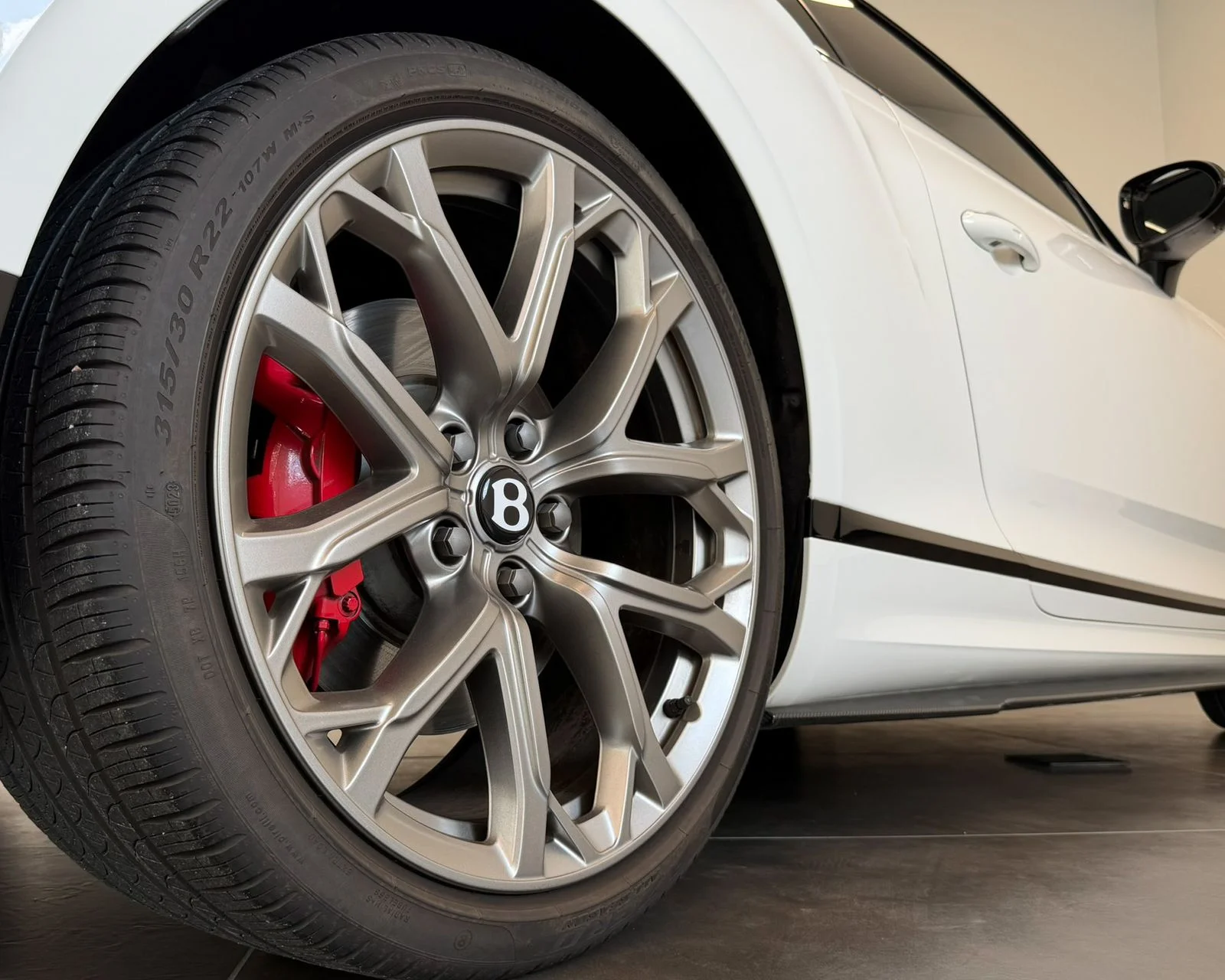 Used 2023 White Bentley V8 S image 41