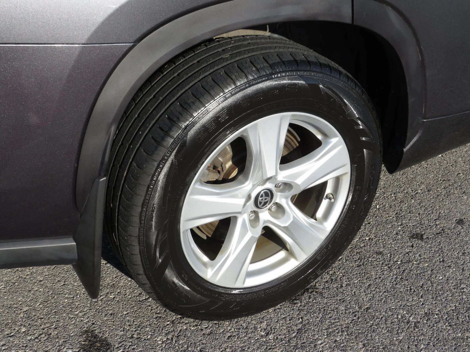 Used 2021 Magnetic Gray Met Toyota L image 10