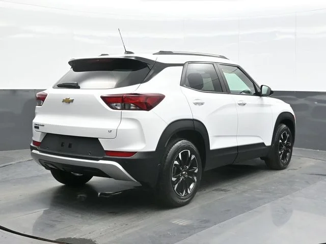 Used 2022 White Chevrolet LT image 9