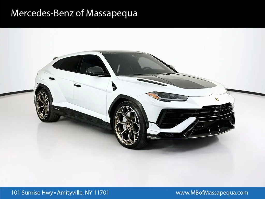 Used 2024 White Lamborghini Performante image 1
