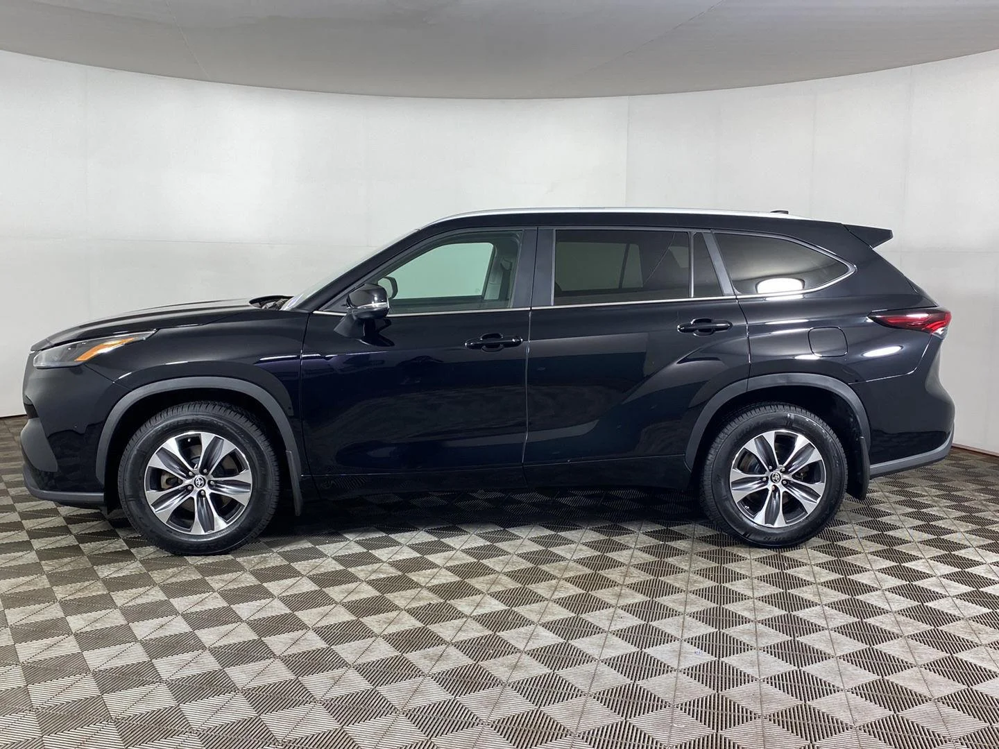 Used 2024 Midnight Black Metallic Toyota XLE image 9
