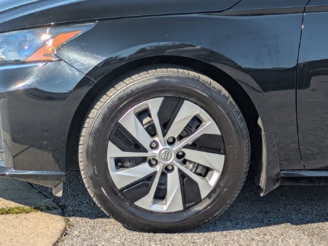 Used 2023 Black Nissan 2.5 S image 11