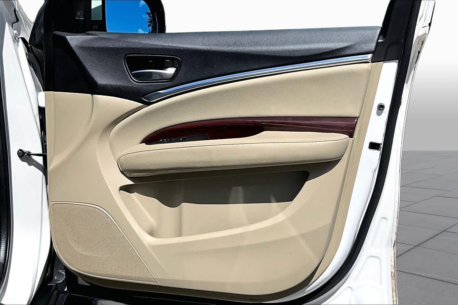 Used 2016 White Diamond Pearl Acura w/Tech image 27