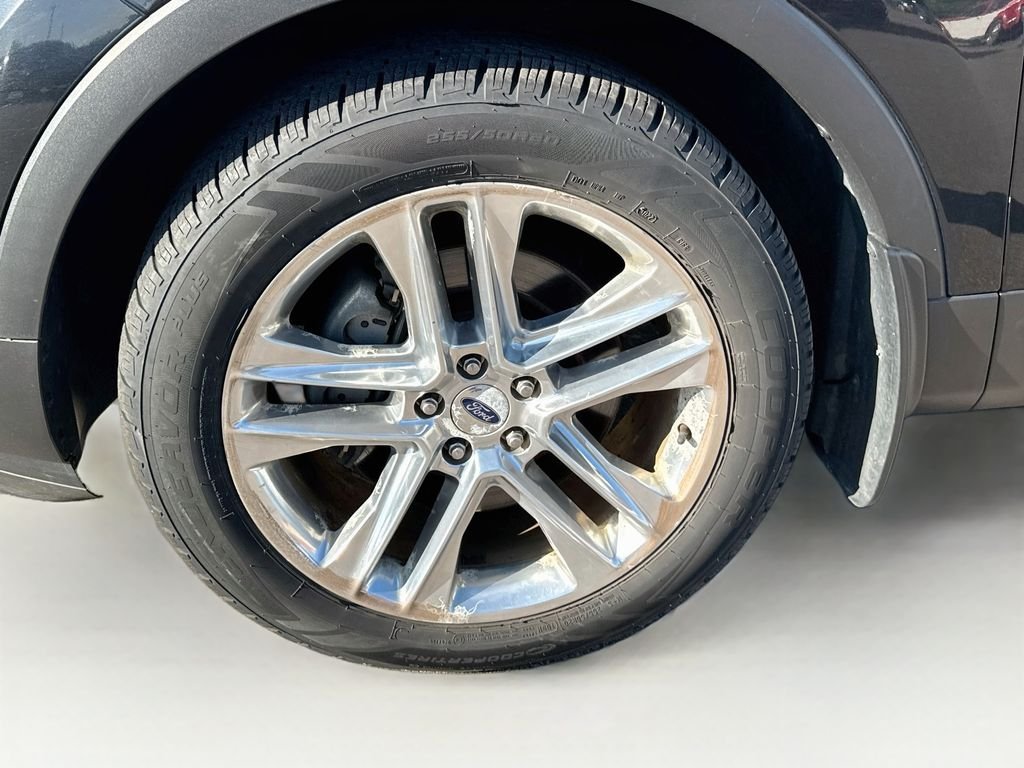 Used 2016  Ford Limited image 36