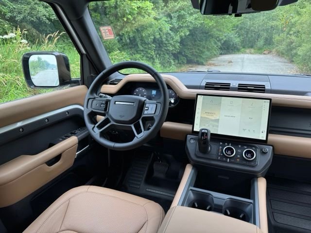 New 2026 Fuji White Land Rover S image 31
