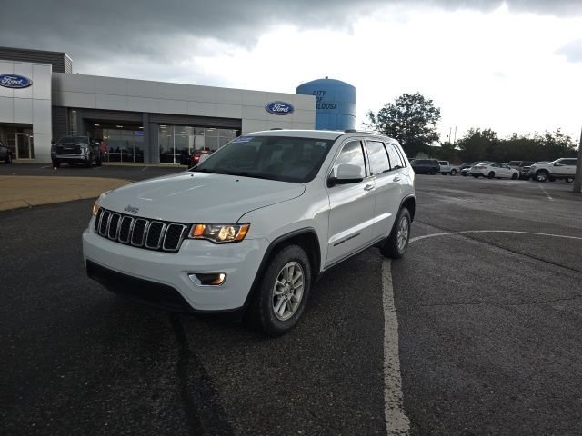 Used 2018 White/off-white Jeep Laredo E image 7