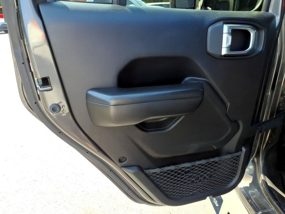 Used 2019 Granite Crystal Metallic Clearcoat Jeep Sport Altitude image 14