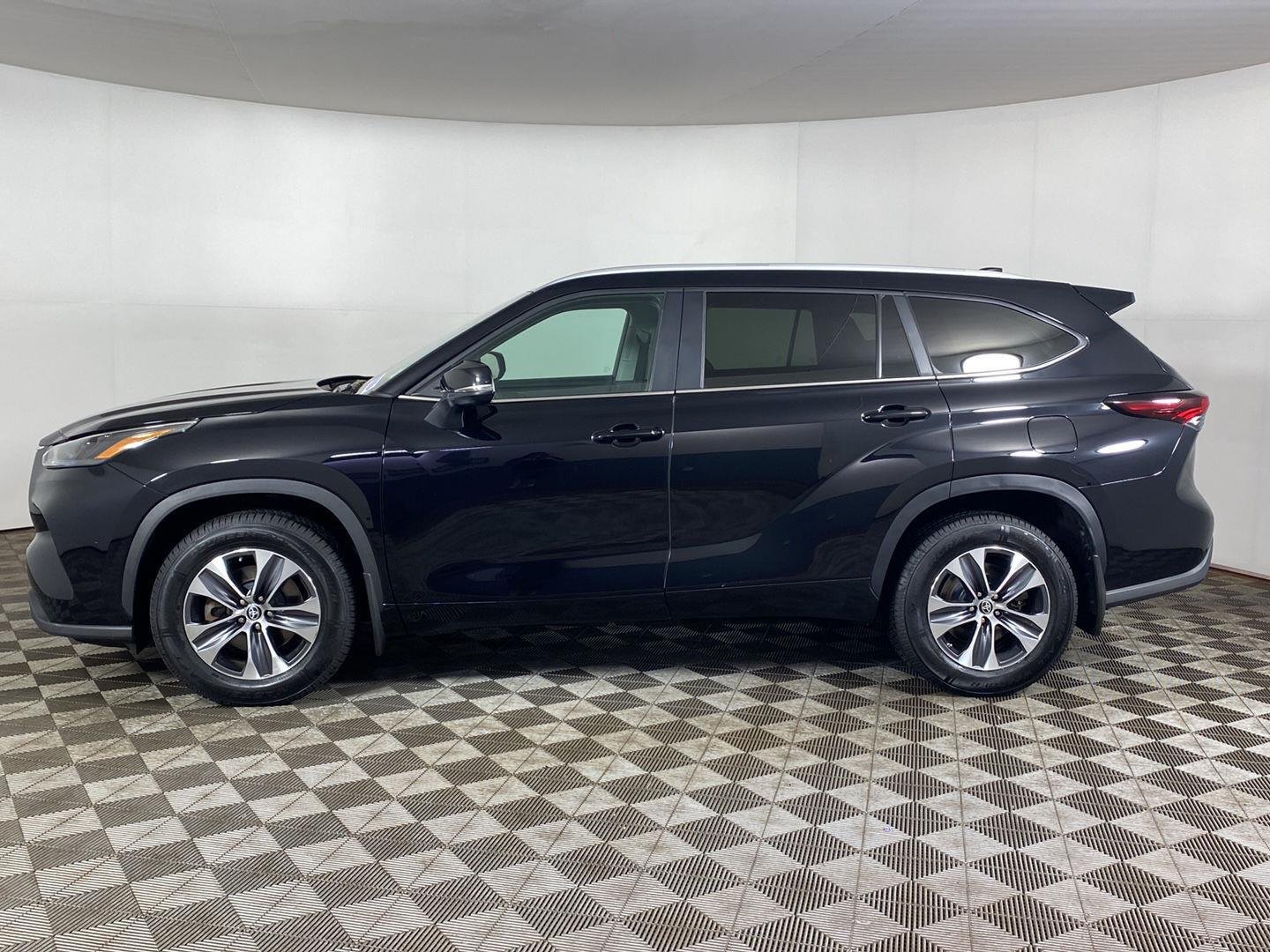 Used 2024 Midnight Black Metallic Toyota XLE image 9