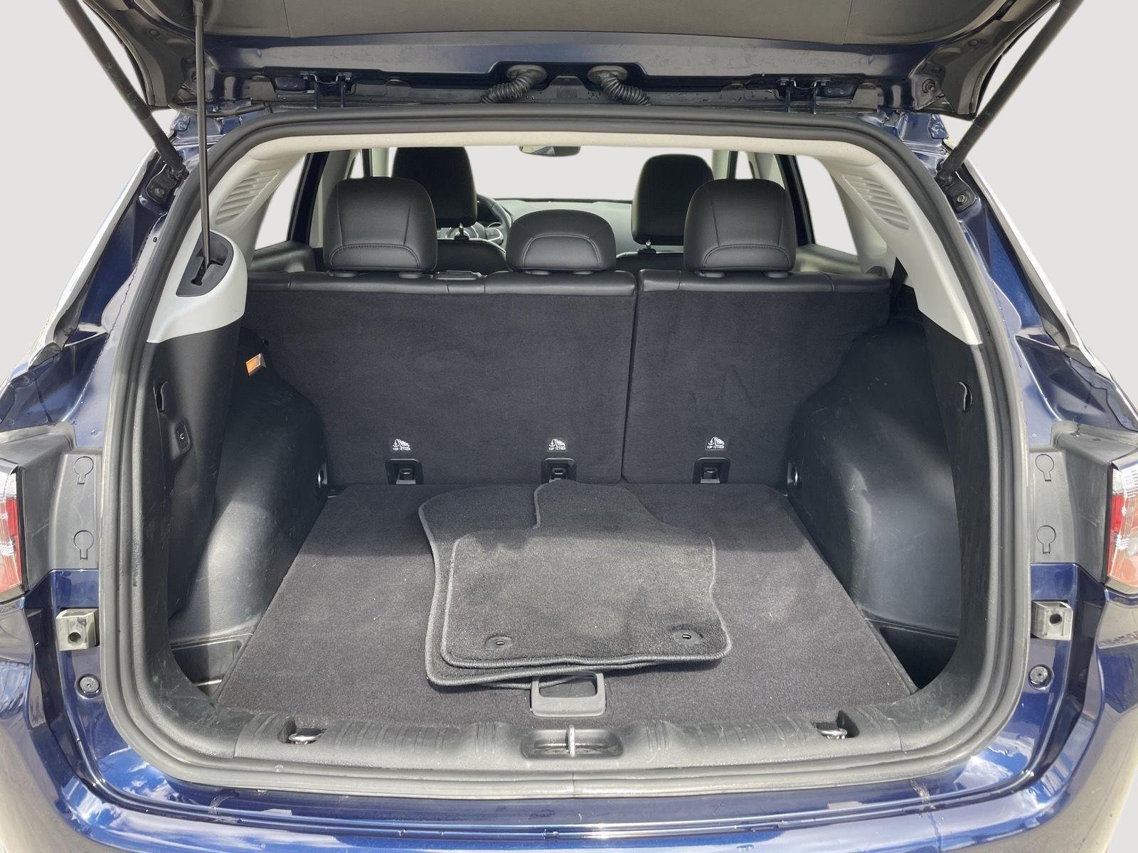Used 2018 Jazz Blue Pearlcoat Jeep Latitude image 6