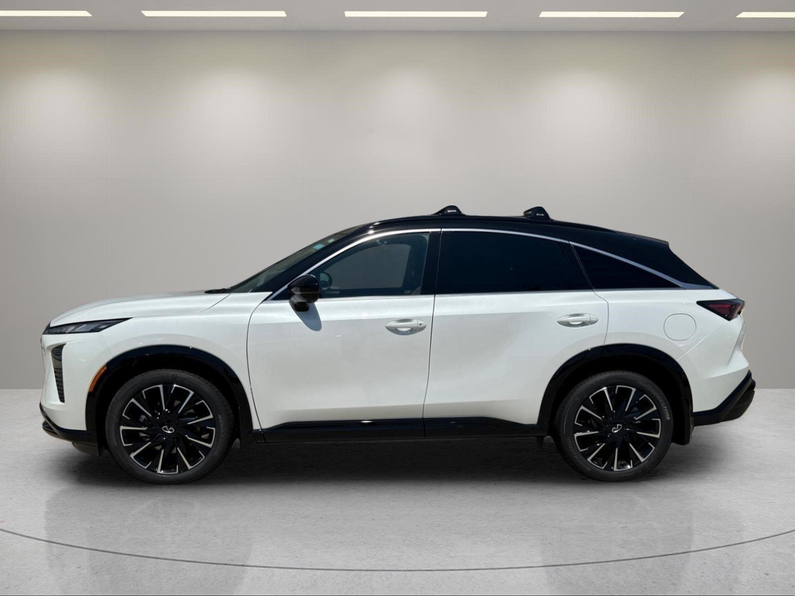 New 2027 2T RAD WHT INFINITI Autograph AWD image 2
