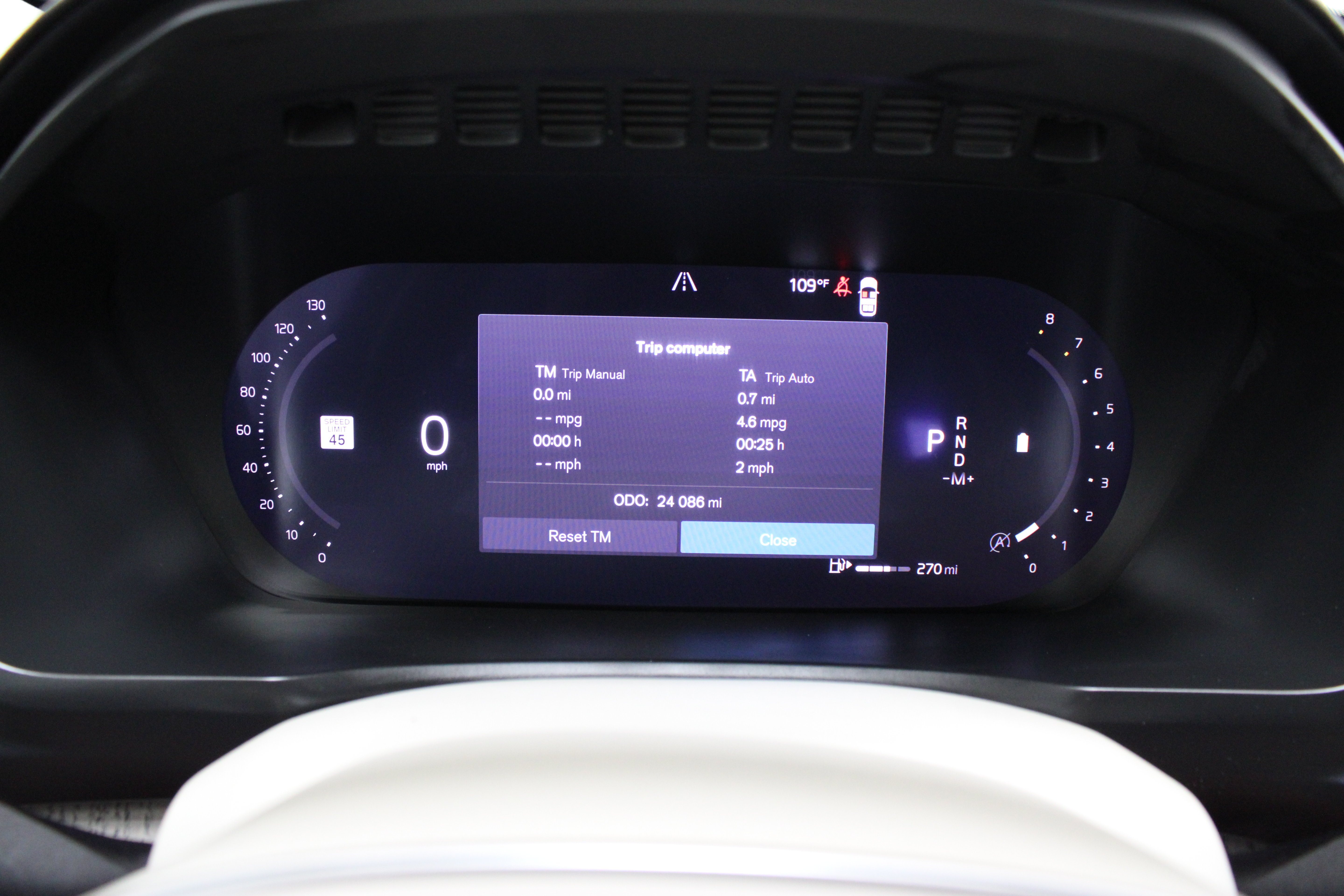 Used 2025 Vapour Grey Metallic Volvo Ultra 2.0T/Electric image 43