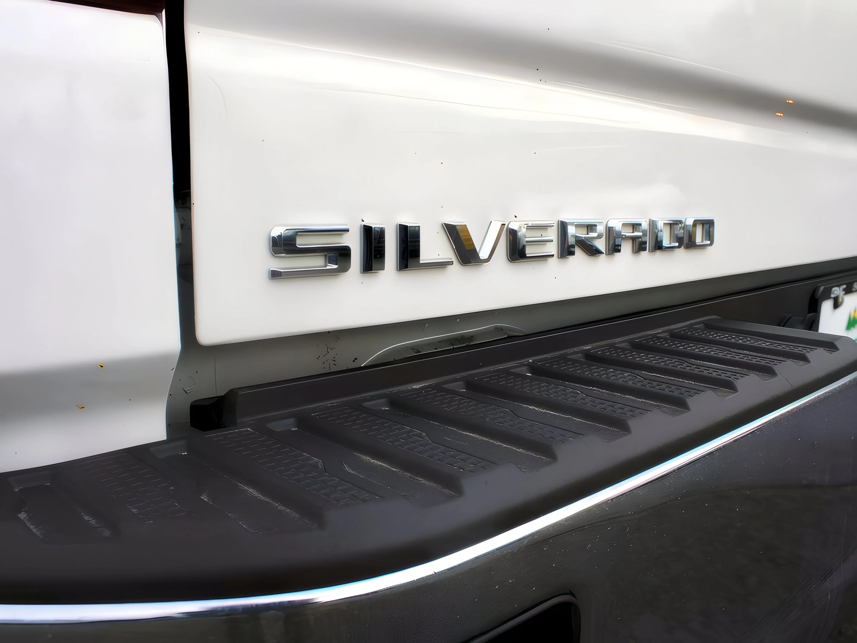Used 2023 Summit White Chevrolet LT image 32