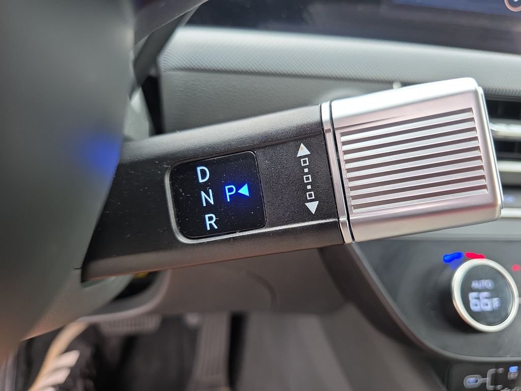 Used 2024 Aero Silver Hyundai SEL image 21