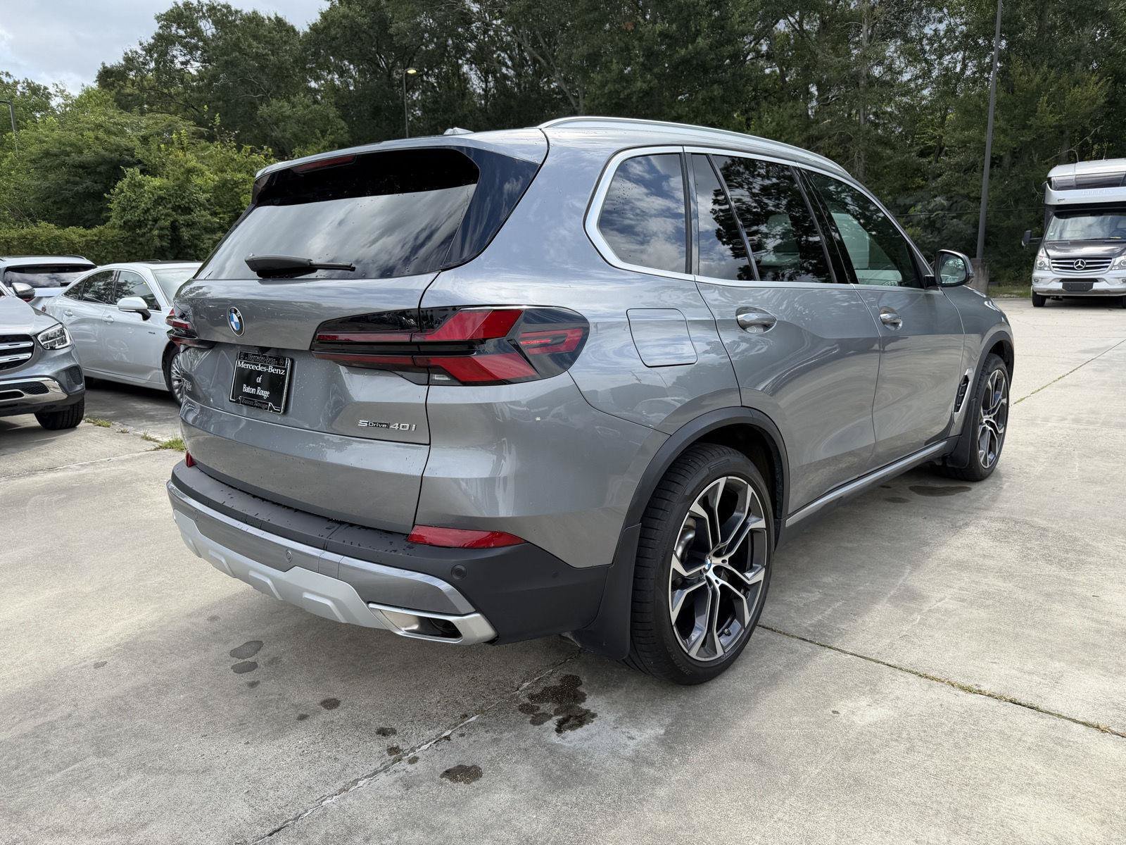Used 2025 Skyscraper Grey Metallic BMW sDrive40i image 25