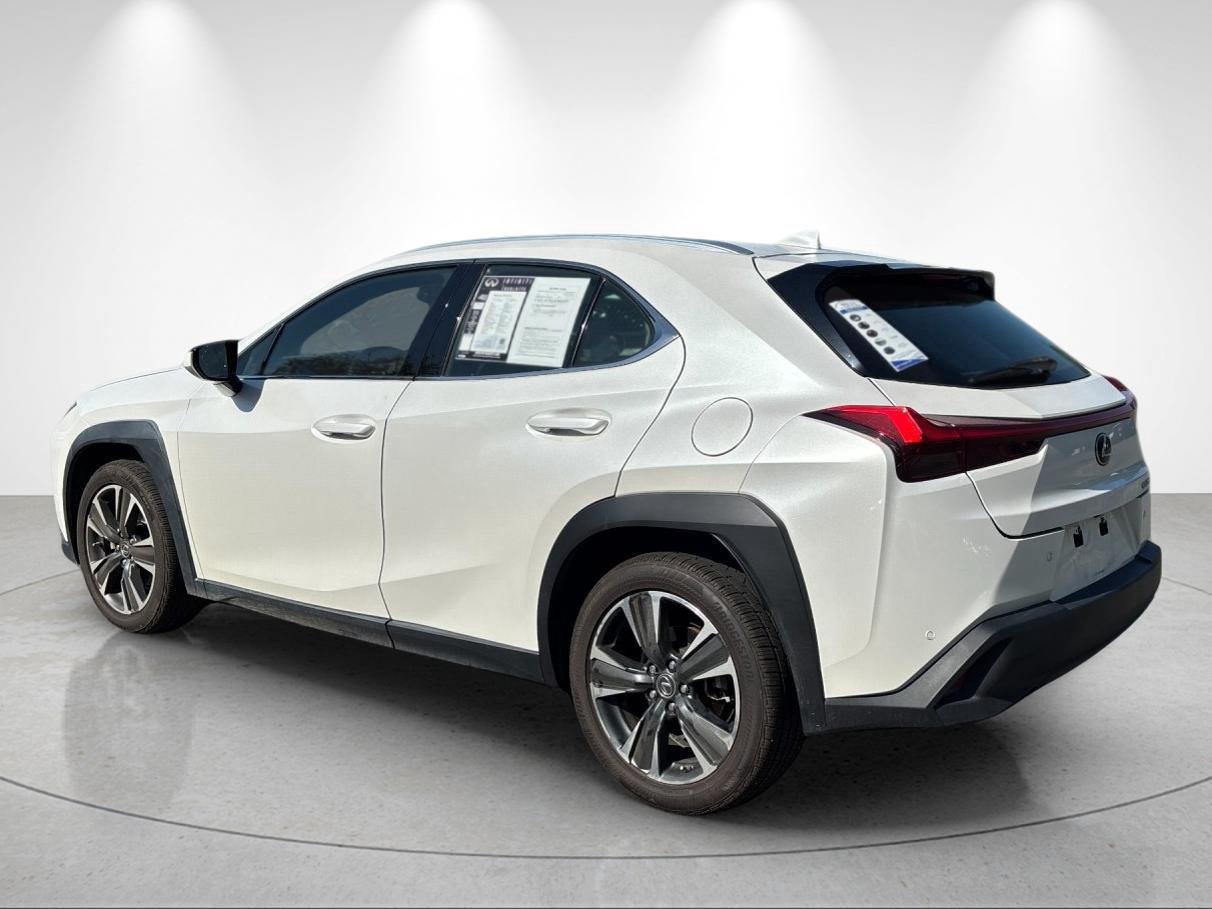 Used 2021 Eminent White Pearl Lexus UX 200 image 3