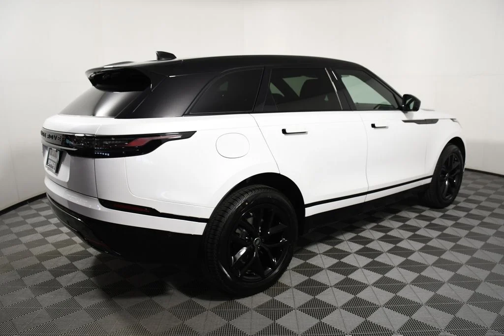 Certified Used 2026 Ostuni Pearl White Premium Metallic Land Rover Dynamic SE image 7