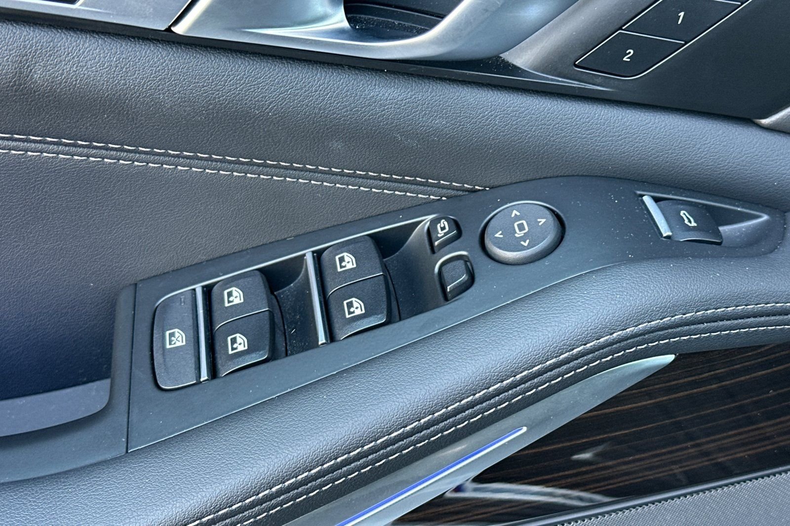 Used 2025 Gray BMW xDrive40i image 13