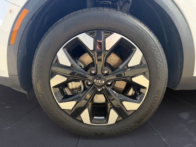 Certified Used 2024 White Kia X-Line image 44