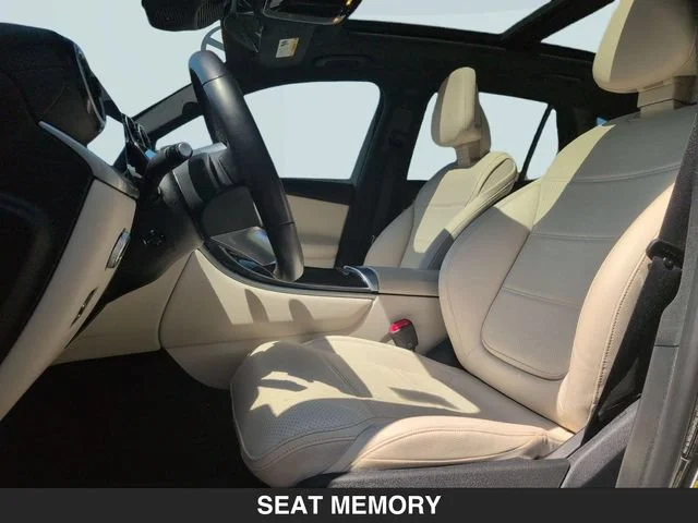 Used 2023 Black Mercedes-Benz 4MATIC® SUV image 13