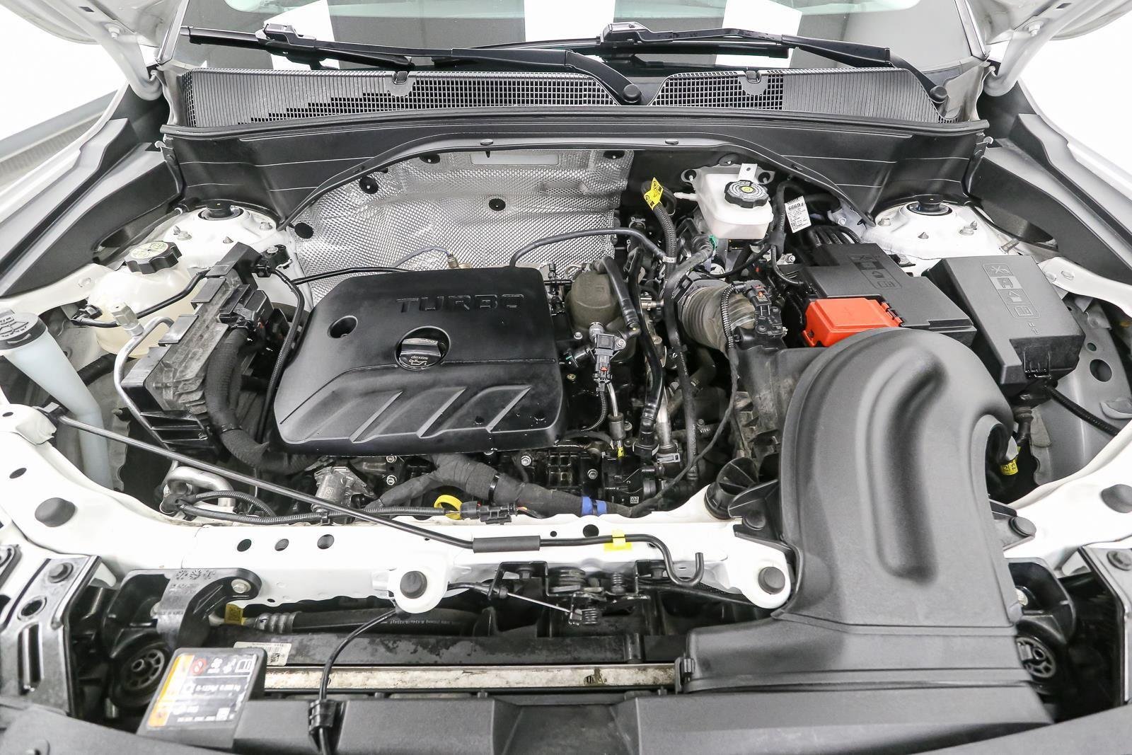 Used 2024 Summit White Chevrolet LT image 13