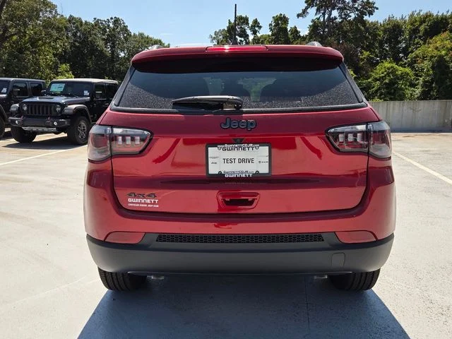 New 2026 Red Hot Pearl-Coat Exterior Paint Jeep Latitude image 7