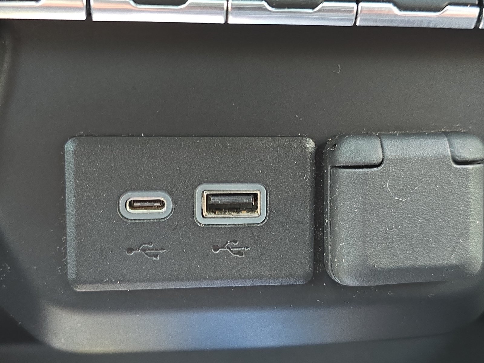 Used 2020 Shadow Gray Metallic Chevrolet RST image 19