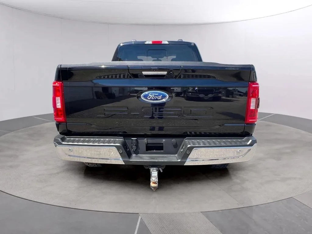 Used 2021 Agate Black Metallic Ford XLT image 6