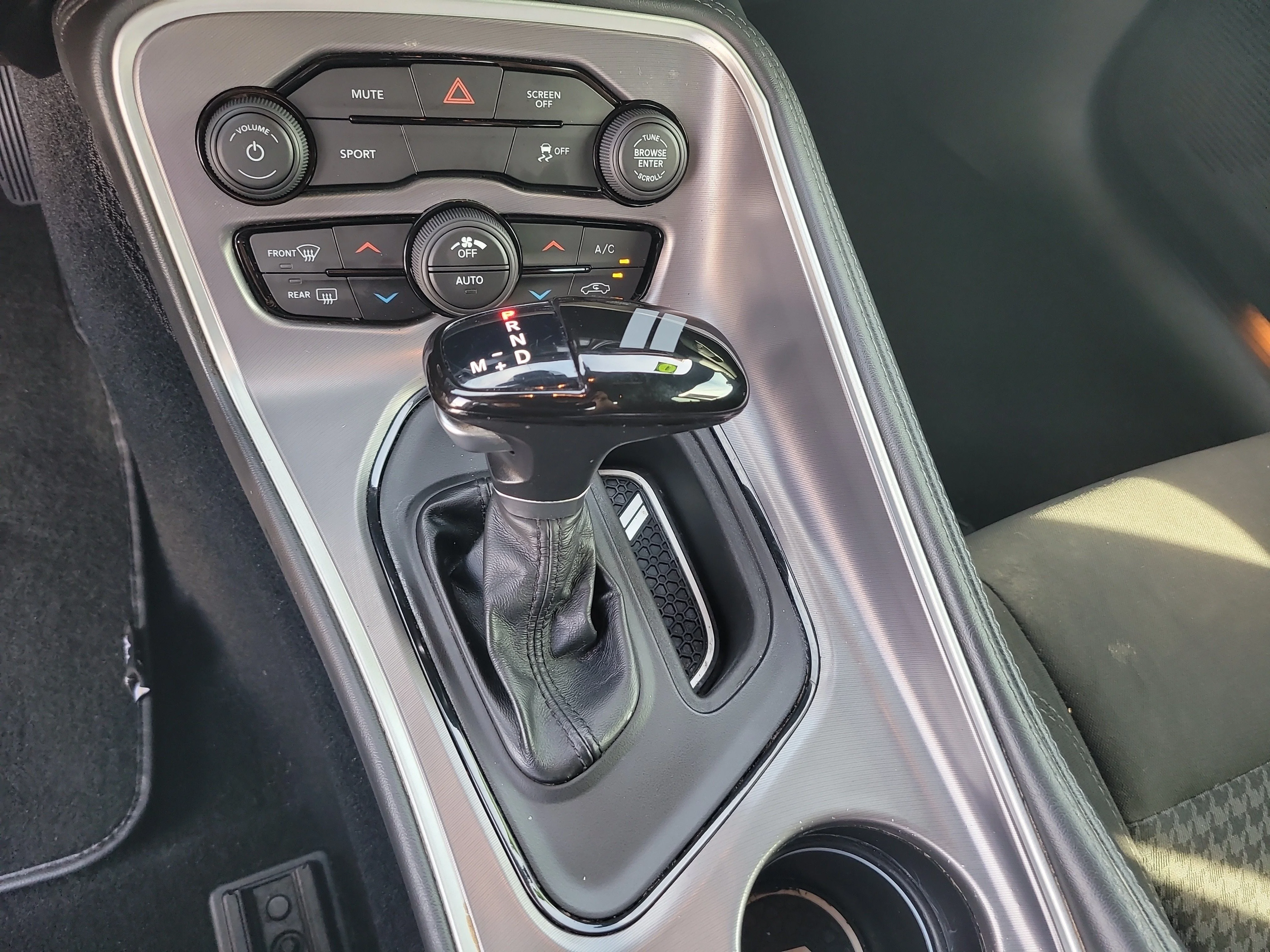 Used 2020 Granite Pearlcoat Dodge SXT image 22