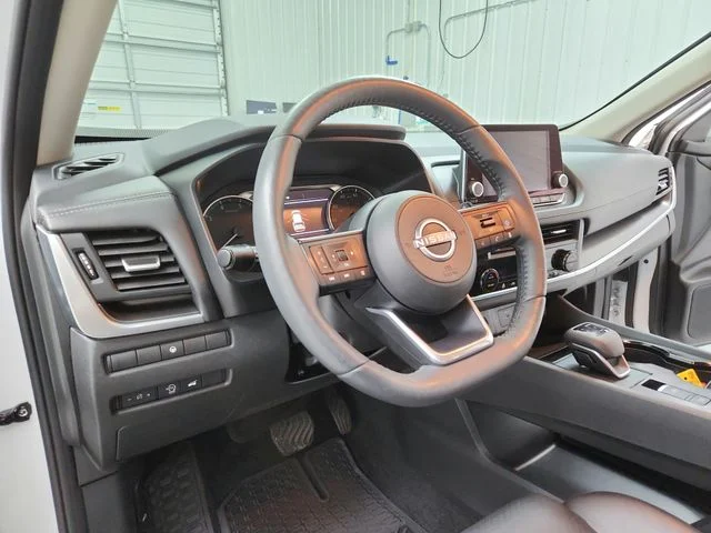 Used 2024 White Nissan SV image 18