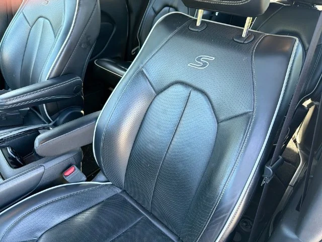 Used 2025 White Chrysler Limited image 14
