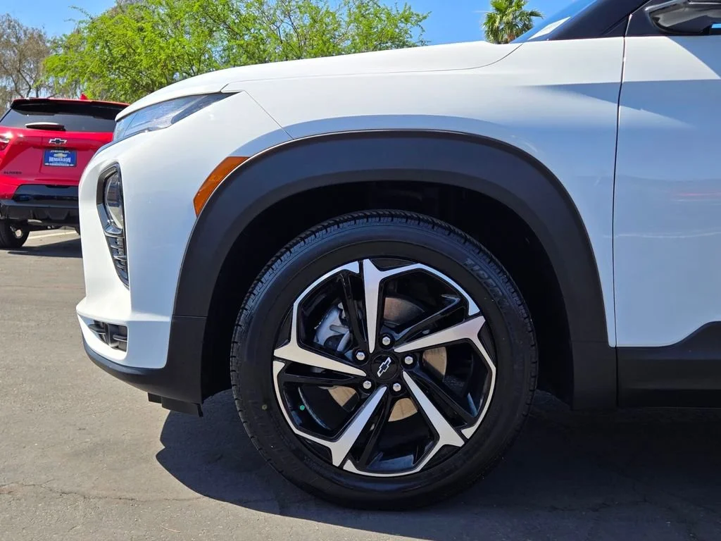 Used 2021 SUMMIT WHITE Chevrolet RS image 9