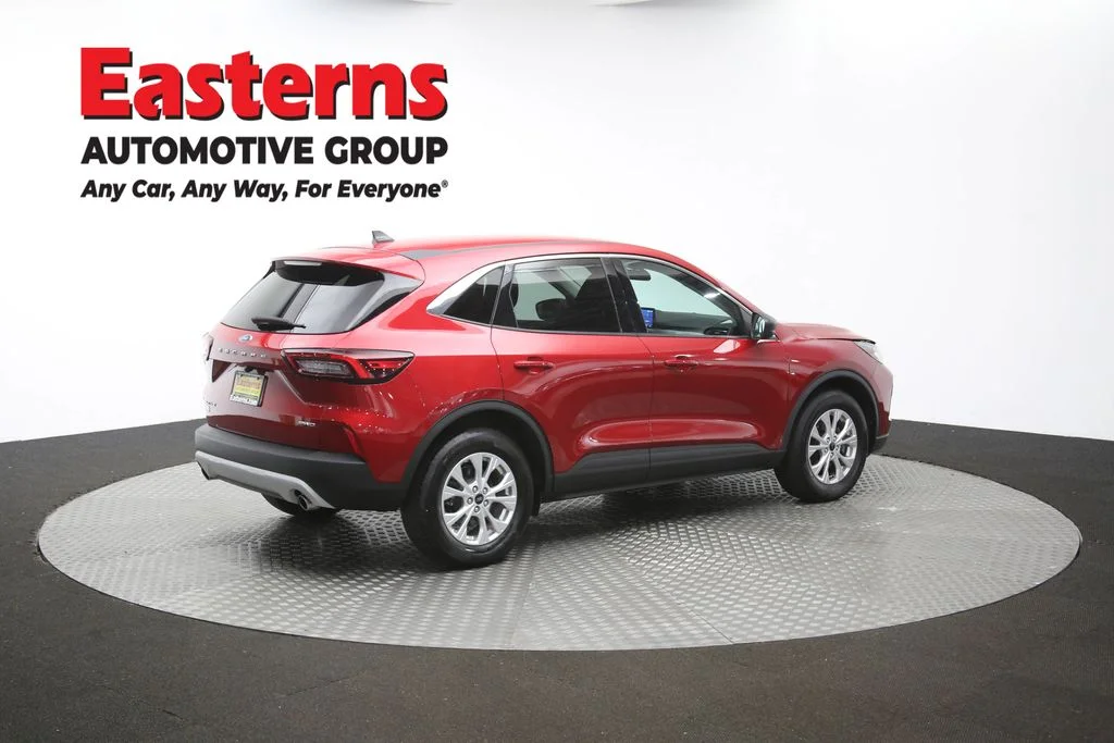 Used 2023 Red Ford Active image 42