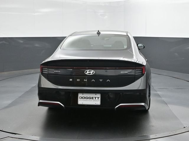 Used 2024 Gray Hyundai SEL image 5