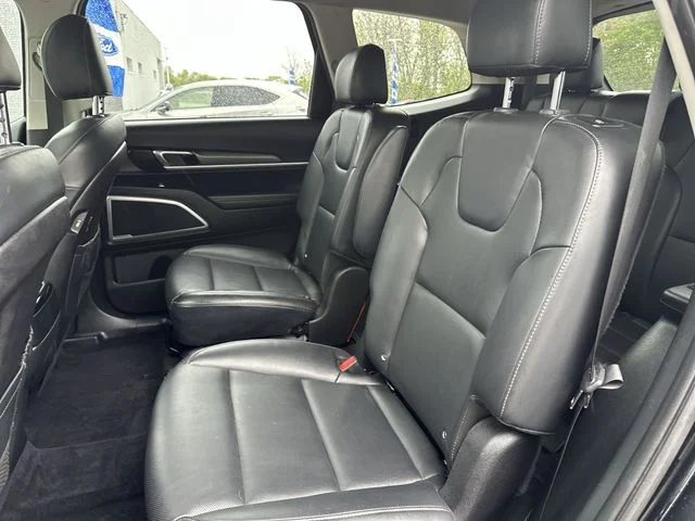 Used 2021 Black Kia S image 26