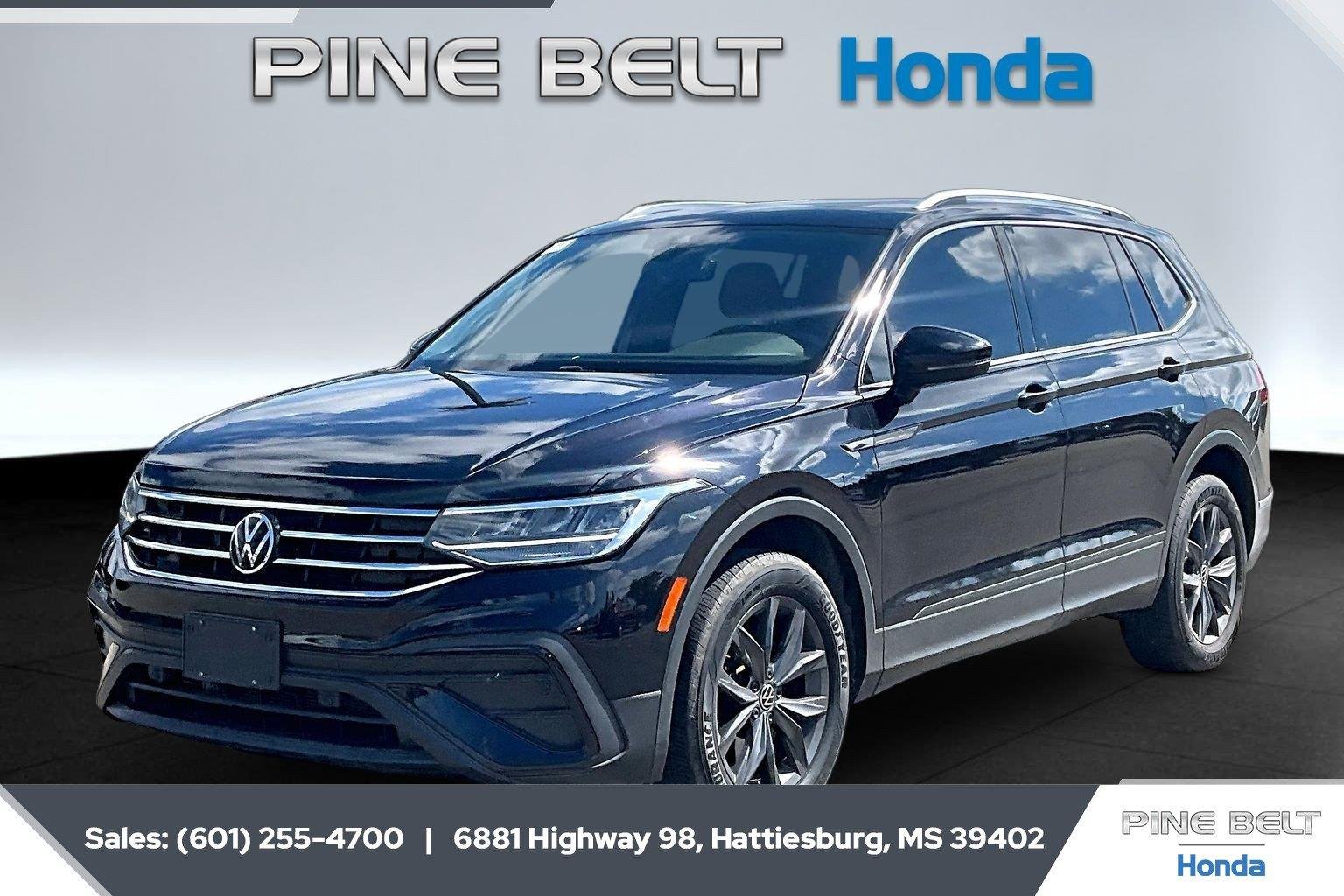 Used 2022 Deep Black Pearl Volkswagen SE image 1