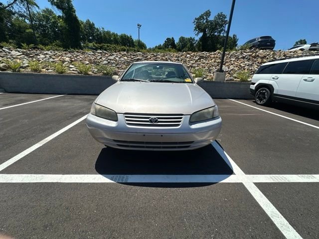 Used 1999 Gold Toyota LE image 2