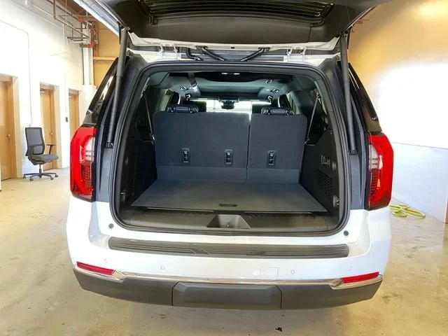 New 2026 Summit White GMC Elevation image 21