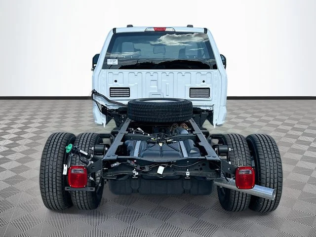 New 2026 Oxford White Ford XL image 5
