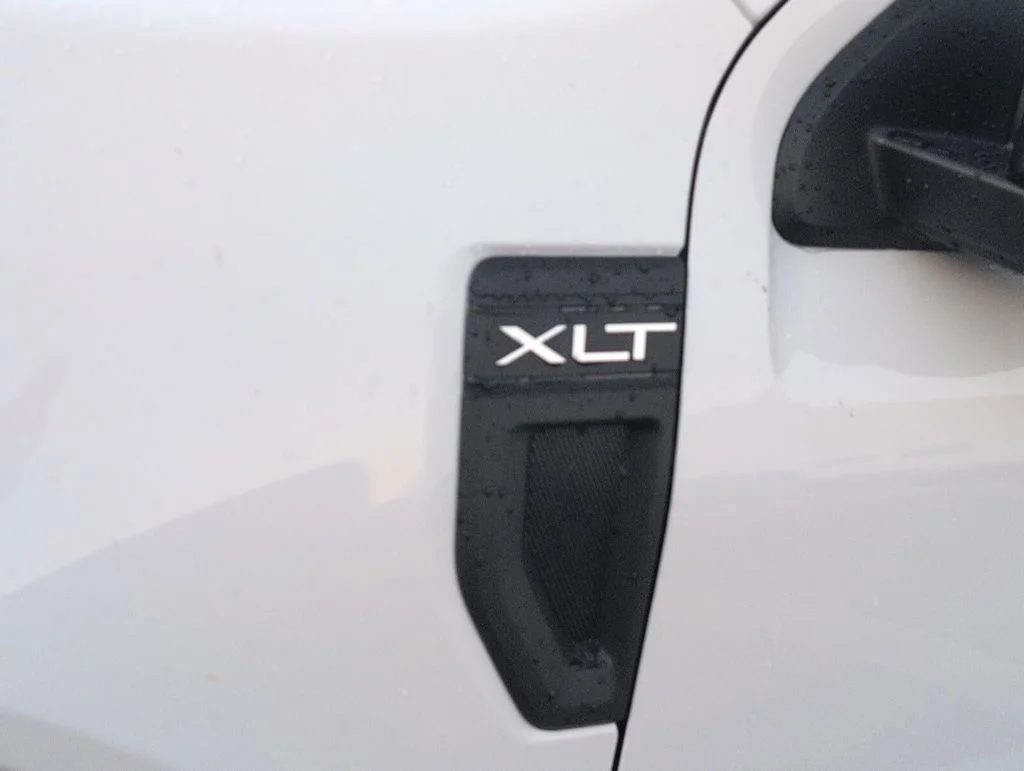 New 2025 Oxford White Ford XLT image 6