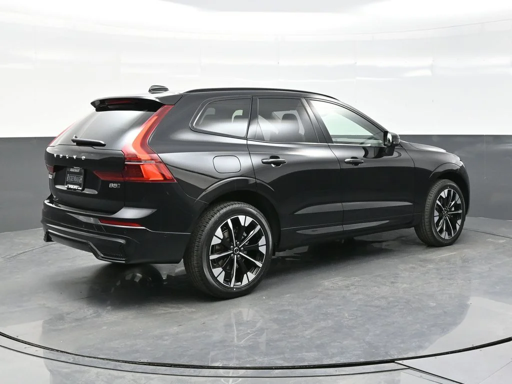 2026 Volvo XC60 Plus - Photo 7
