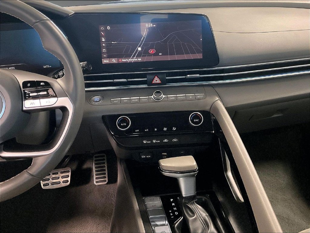 Used 2025 White Hyundai SEL Sport image 18